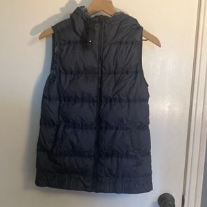 Reversible puffer vest